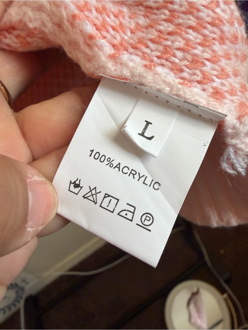 Women’s Crewneck Bow Intarsia Sweater - Light Pink - Picture 4 of 4